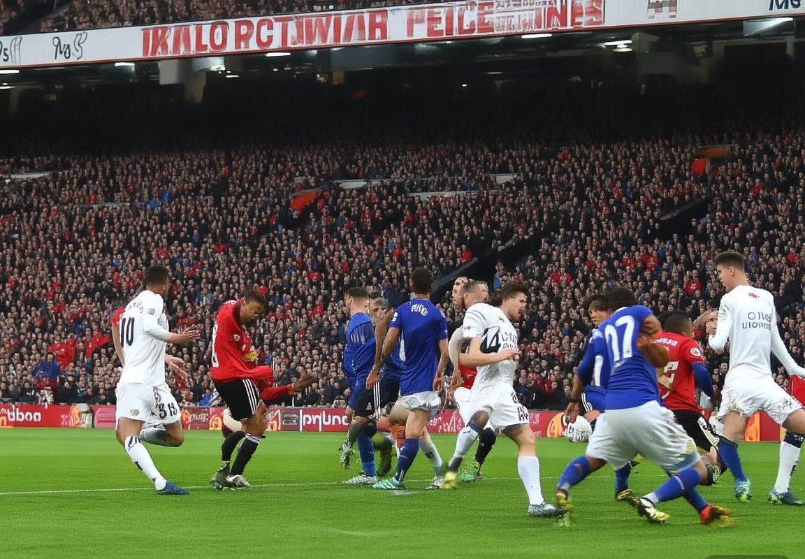 2018英超首轮焦点战：曼联VS莱斯特城经典对决回顾(图2)