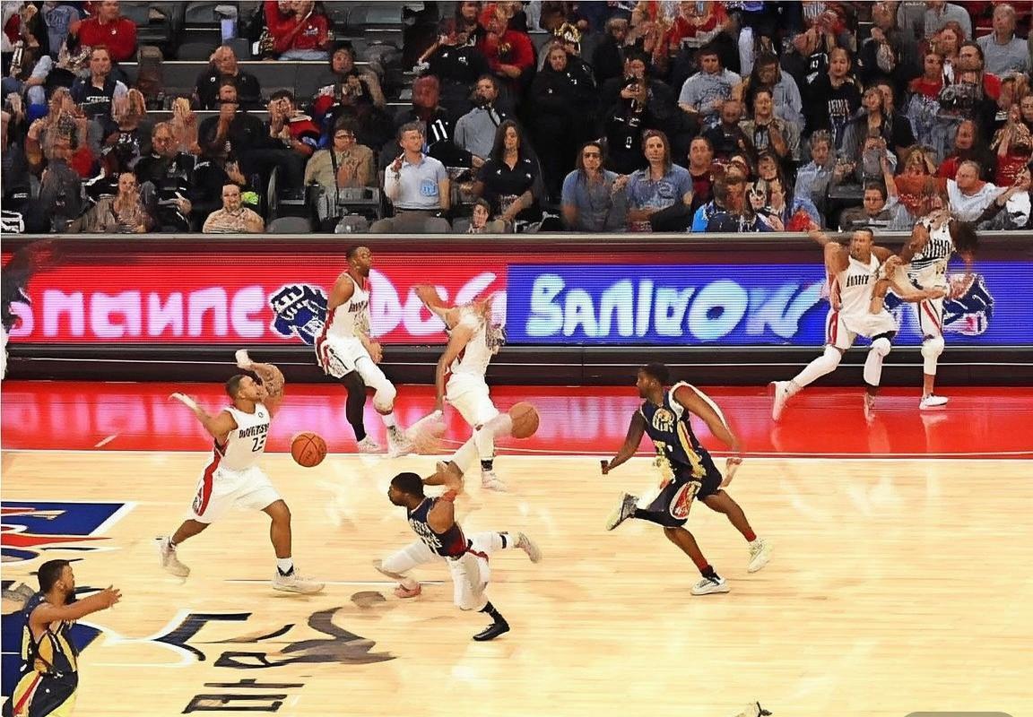 休斯顿火箭VS新奥尔良鹈鹕：三分与内线激战，火箭险胜鹈鹕(图3)