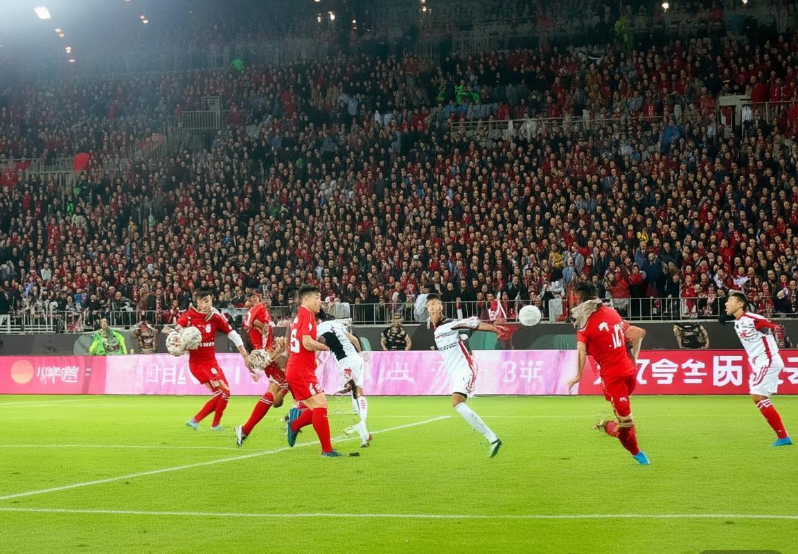 2018中超鲁能VS贵州：进球大战巅峰对决精彩回顾(图1)